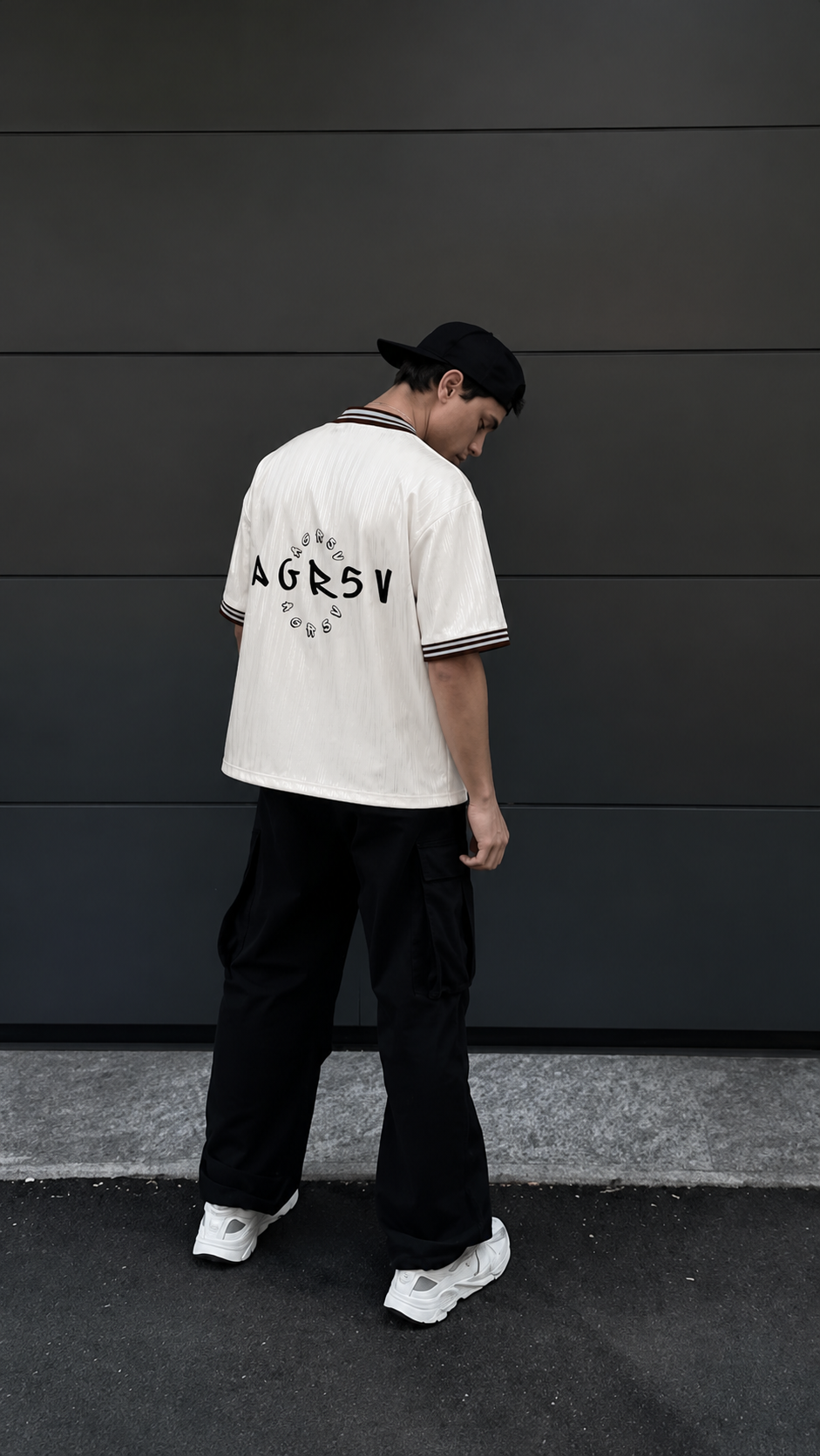 In 2026, streetwear fashion is expected to be more about style and personalization than about conforming to norms.
