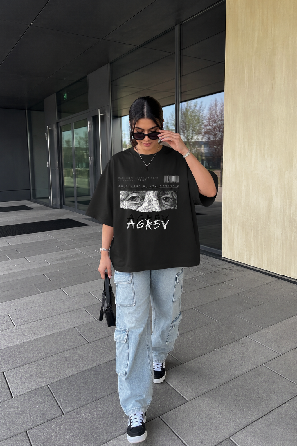 AGR5V Oversized Heavyweight Tee – Detail Shot